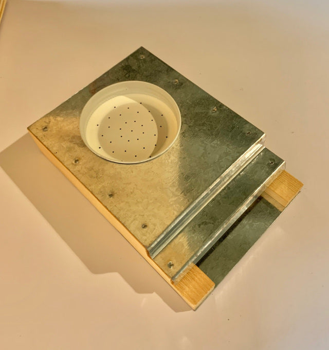 Boardman Feeder Wooden with Metal Covering