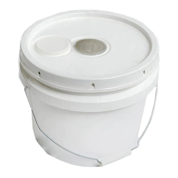 Feeder Pail with Metal Handle